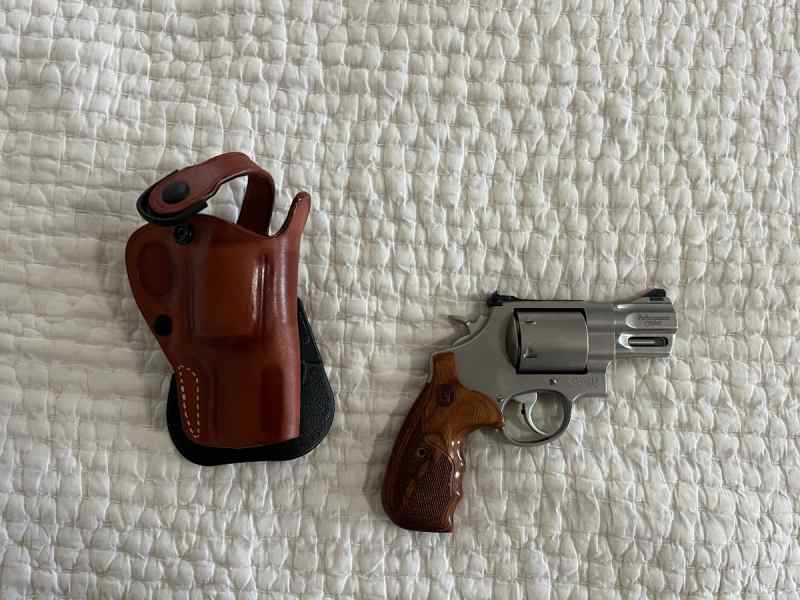 Smith &amp; Wesson 44 mag 