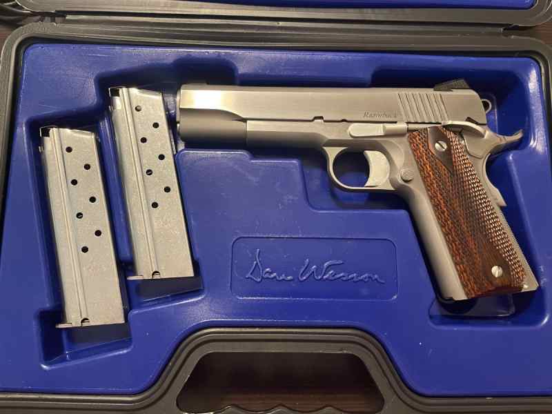 Dan Wesson Razorback 10mm 1911