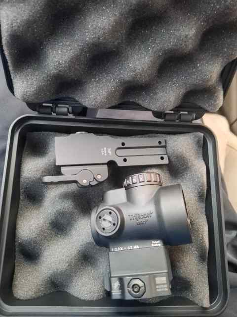 Trijicon MRO green dot with 2 QD mounts 