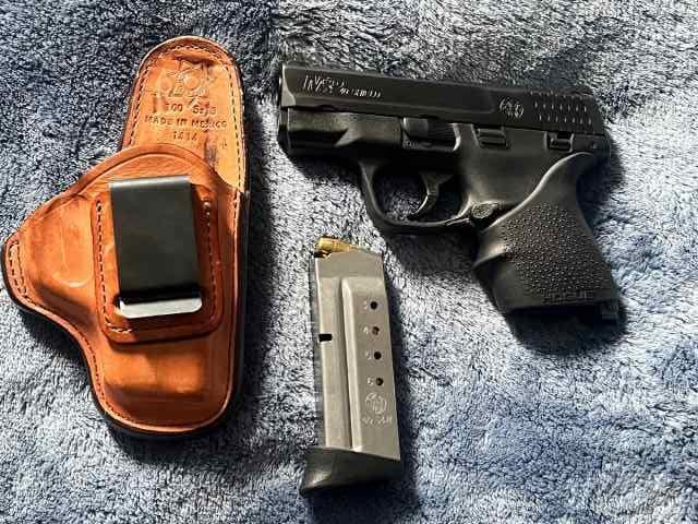 M&amp;P Shield 2.0 40 Caliber with IWB holter