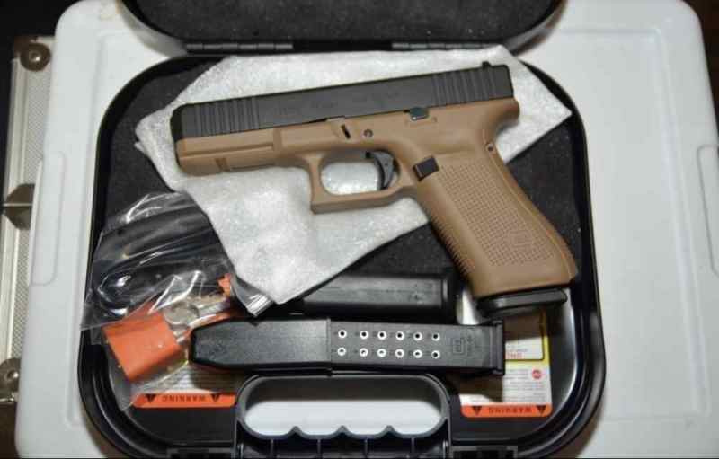 Glock 17 G17 Gen 5 9 mm 2 tone FDE 
