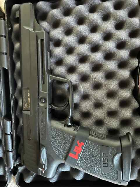 HK USP45 and p2000sk