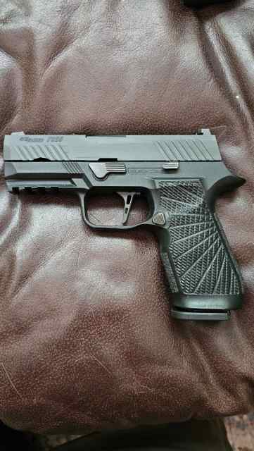 P320 X-Carry 9mm Wilson Combat grip + LOTS of acce
