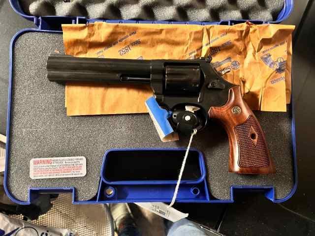 Smith &amp; Wesson 586-8 .357 Magnum NIB