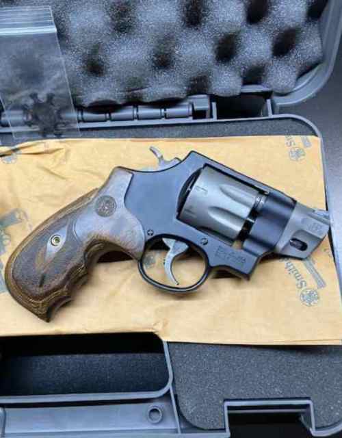 Guns for Sale Smith and Wesson 327 PC with Extras. Used Guns.png