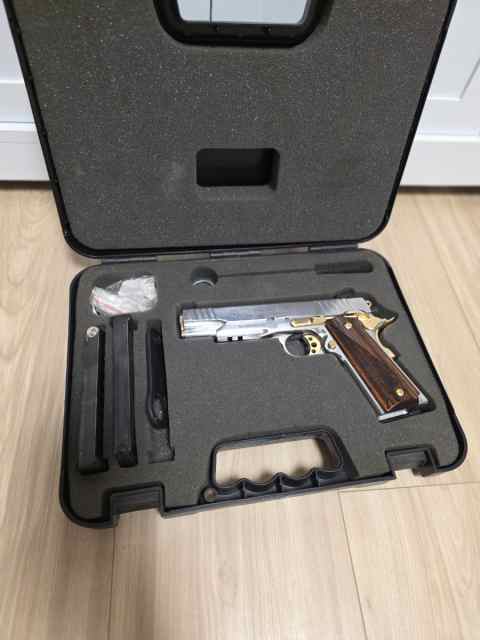Taurus 1911 .45 ACP w/ rail Gold Trum