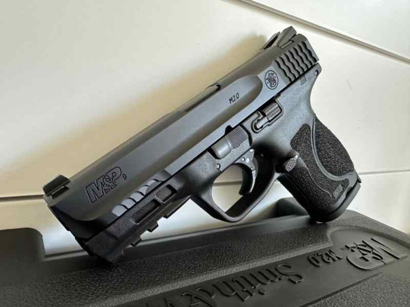 S&amp;W M&amp;P 2.0 Compact (9mm), Night Sights, Mags, etc
