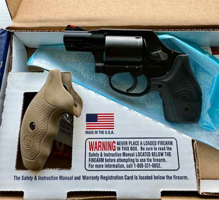 Smith &amp; Wesson 360J Airweight .357 w/Extras