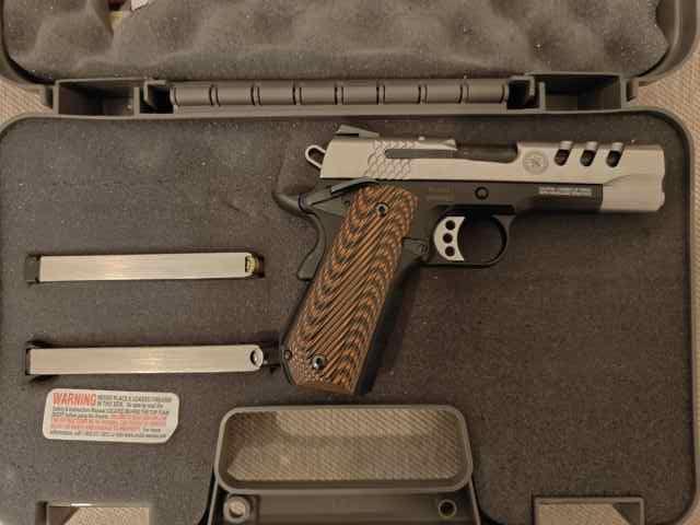 Smith and Wesson 1911 Performance center 