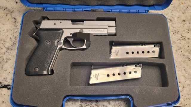 Sig P220 stainless, German, NS, Hogue