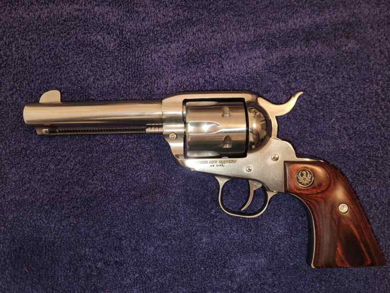 LNIB Ruger New Vaquero 45colt