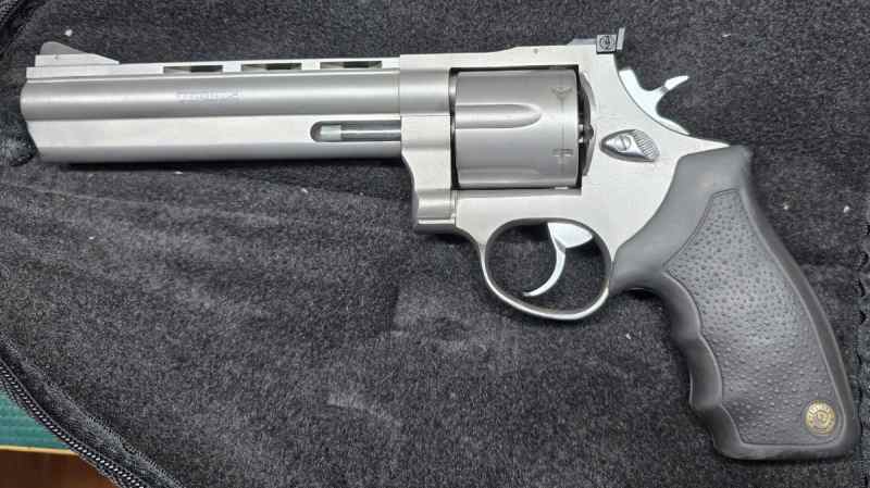 Taurus 44  44Mag Stainless Revolver