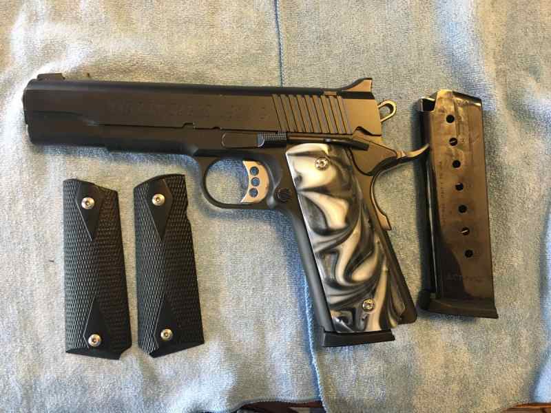 DESERT EAGLE  1911 .45 ACP