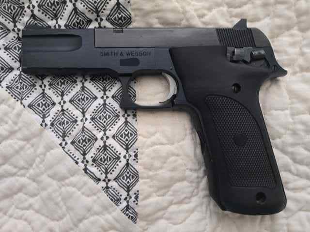 S&amp;W Model 422 22LR