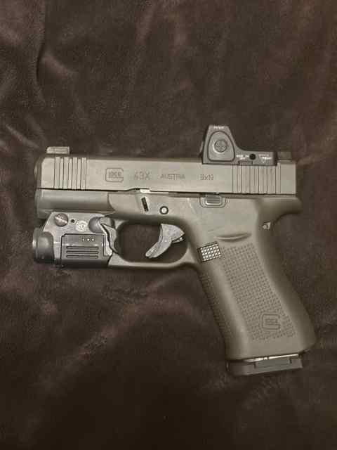 Glock 43X MOS w/ trijicon rmrcc