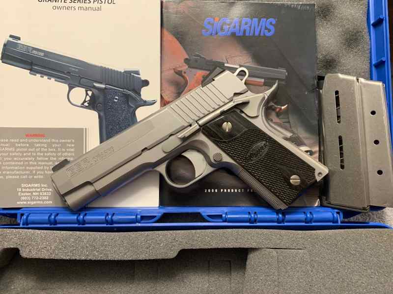 SIG 1911 (.45 AUTO)