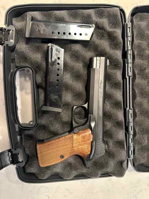 Sig P210