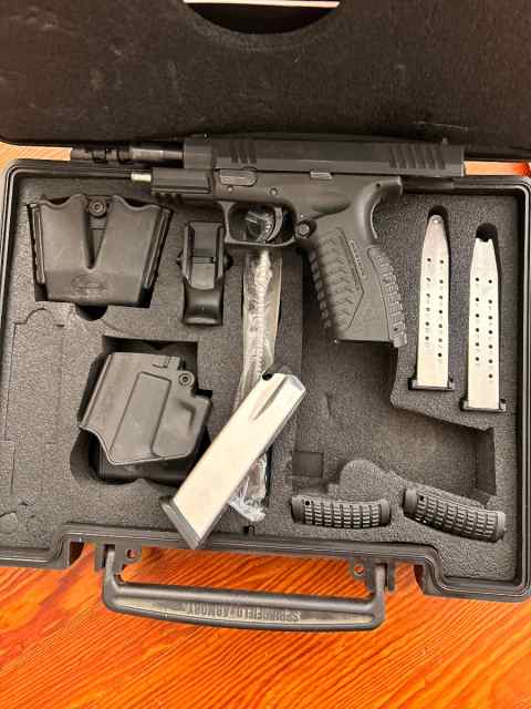 Springfield XDM  40 cal. plus ammo WTS/WTT 