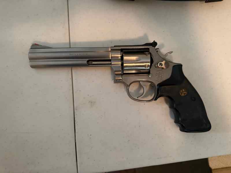 Smith &amp; Wesson model 686