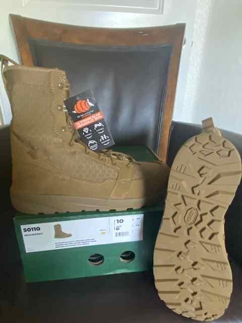 Danner Resurgent Military Boots Coyote Men 10D NEW