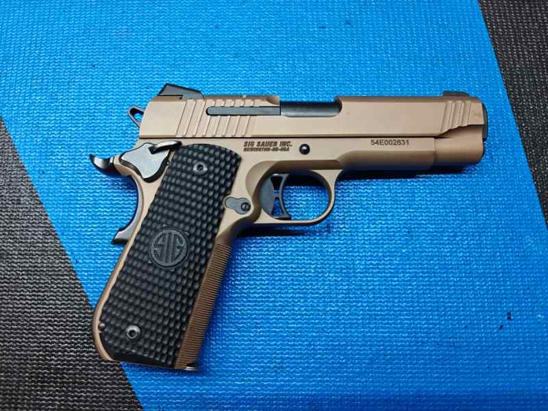 SIG 1911 Fastback Emperor Scorpion 