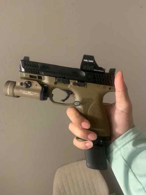 M&amp;p 2.0 with extras for sale