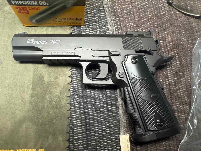 SIG 1911 Air Pistol