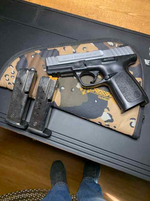 40 Smith &amp; wesson