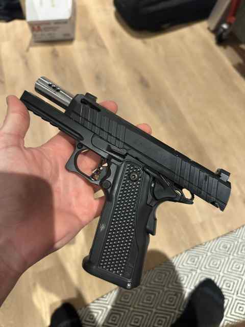 Live Free Armory Apollo 11 (2011)