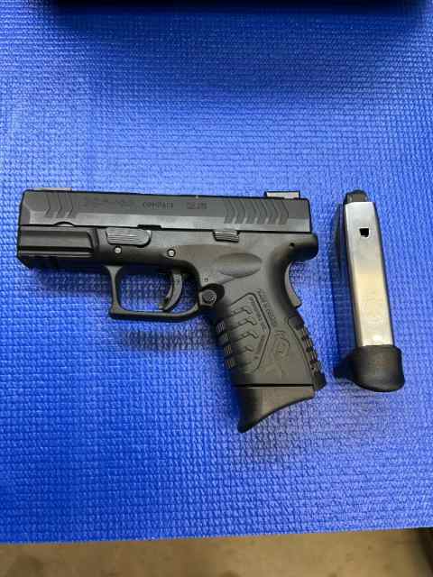 Springfield Armory XDM 40 cal- great condition