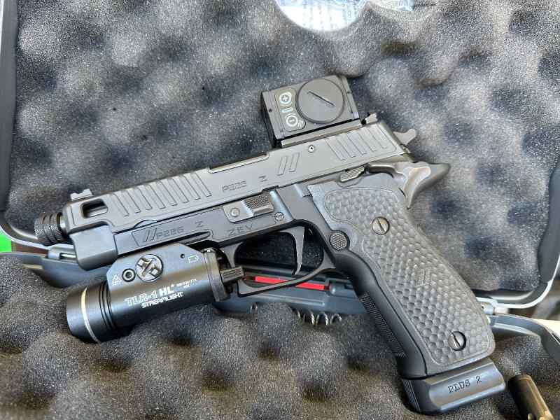 P226 zev with aim point acro and light+ 12 mags 