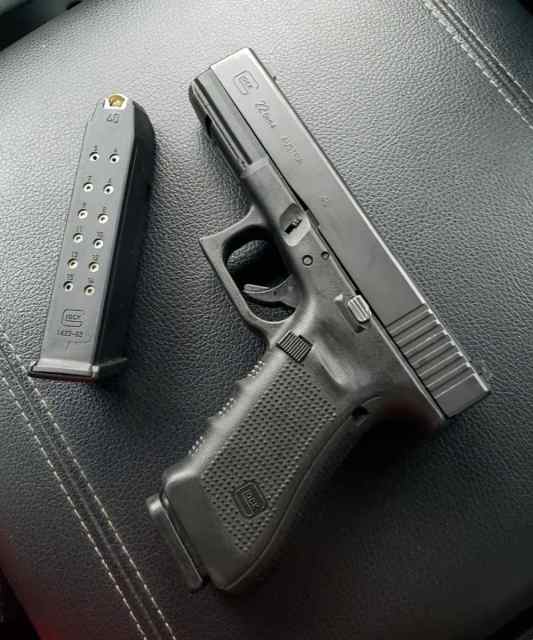 Glock Pic 1.jpg