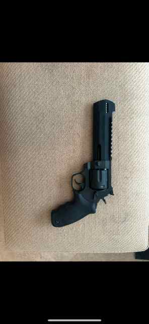 Taurus Raging Hunter 44 Mag