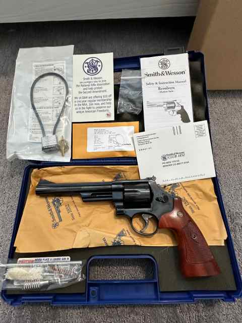 Smith and Wesson 29-10 44 mag