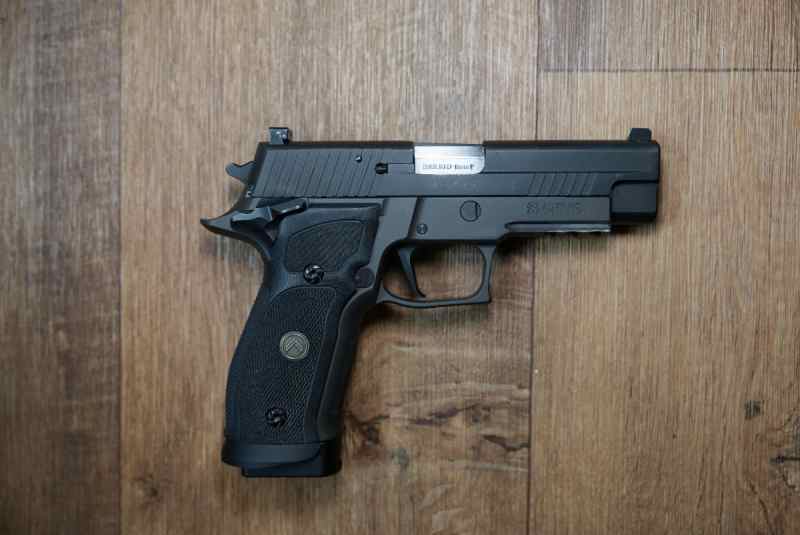 Sig Sauer P226 Legion SAO 9mm