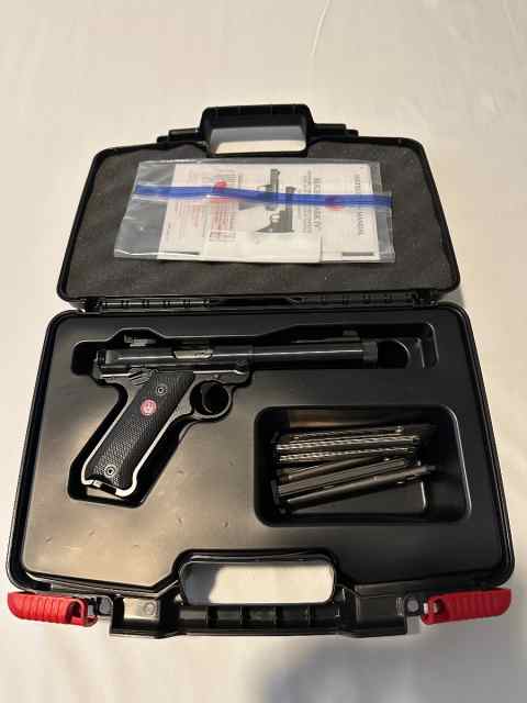 Ruger Mark IV Target Threaded 5.5” + Extra Mags