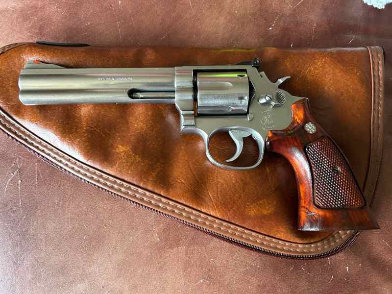 Smith &amp; Wesson 686