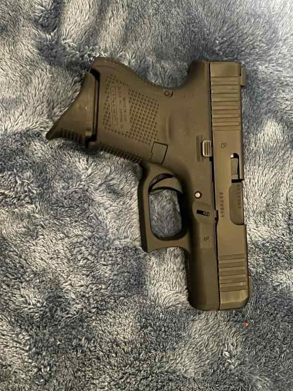 Glock 26 Excellent condition with leather holster