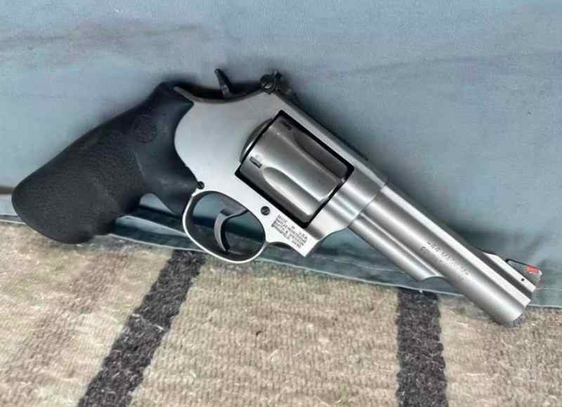 SMITH AND WESSON 69 COMBAT MAGNUM 44 MAG
