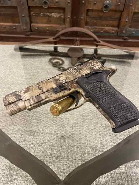 Sig Sauer P220 in 10mm