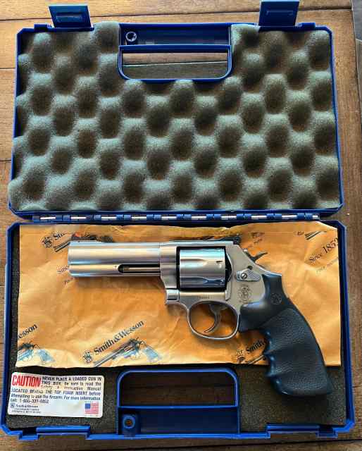 Smith &amp; Wesson Model 686 Plus 4&quot; 357 Magnum