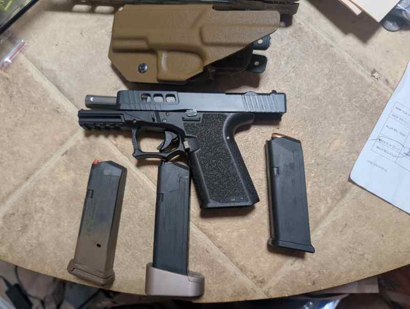 No serial p80 for sale w 3 mags 1 optic cut iwb fo