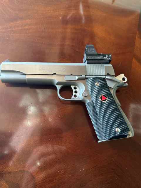 Colt Delta Elite 10mm with red dot