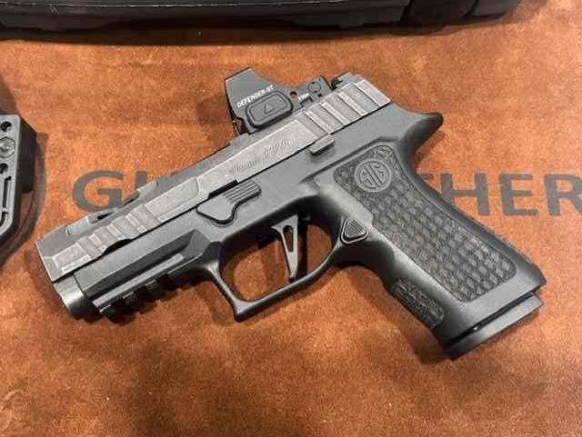 SIG SAUER P320 XCOMPACT SPECTRE W/ OPTIC