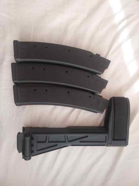 Acoepion evo/3+ magazine and folding brace