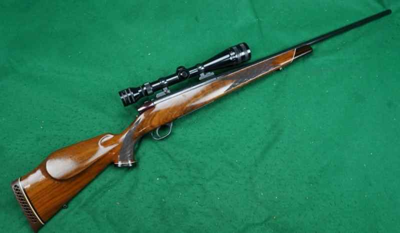 Left Hand Weatherby Mark V Mk. 5 Deluxe .240 Wby