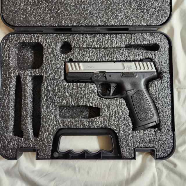 Mossberg 500 ATP8 12G &amp; Smith and Wesson SW40 
