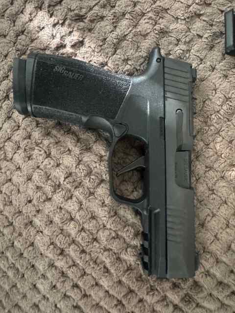 Sig Sauer P365 XMacro