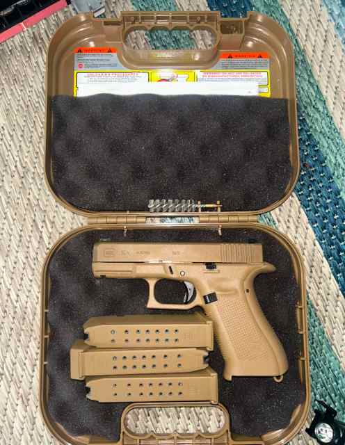Glock 19X Neatly used in box W 3 mags