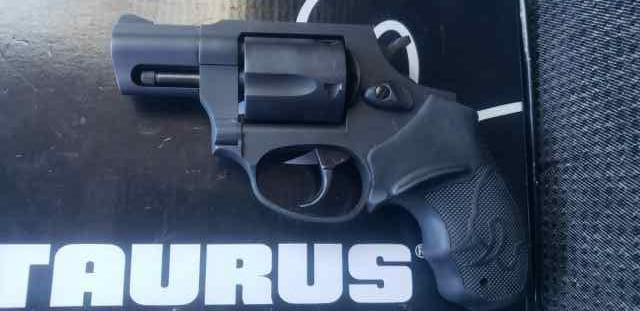Taurus model 85 .38 special snub nose with holster
